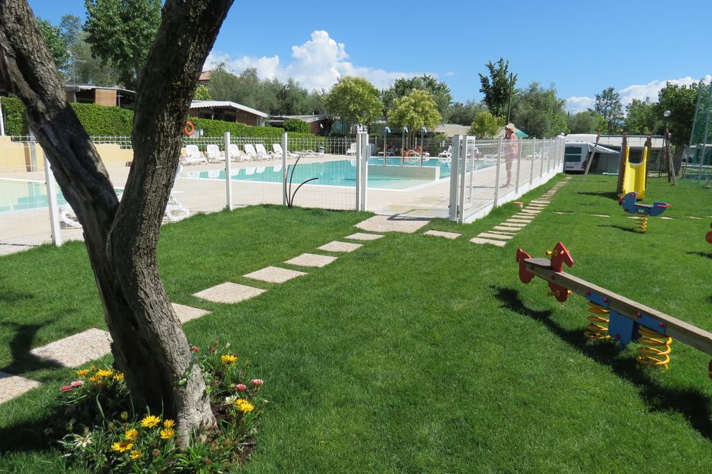 Camping San Michele Hotel Moniga del Garda Ngoại thất bức ảnh